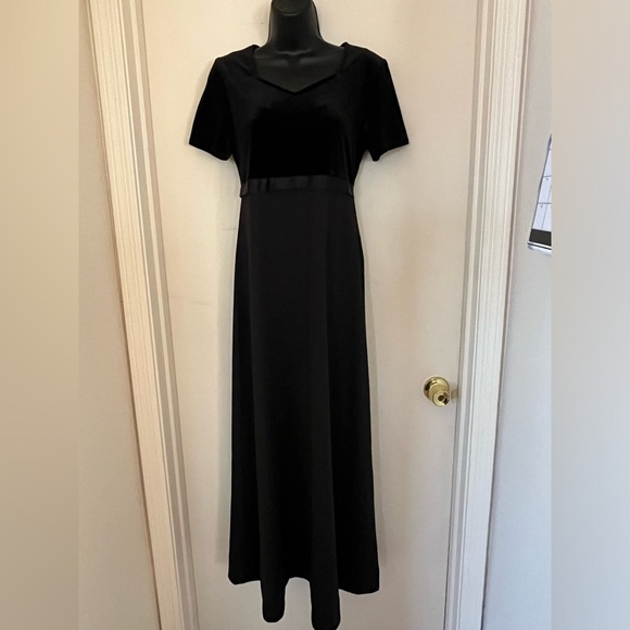 Formal Dress - Picture 1 of 5